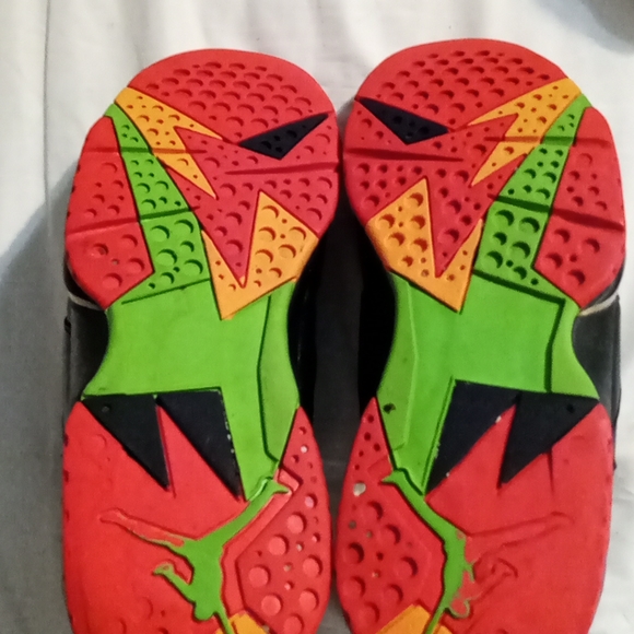 Air Jordan Tennis Shoes - Picture 5 of 8